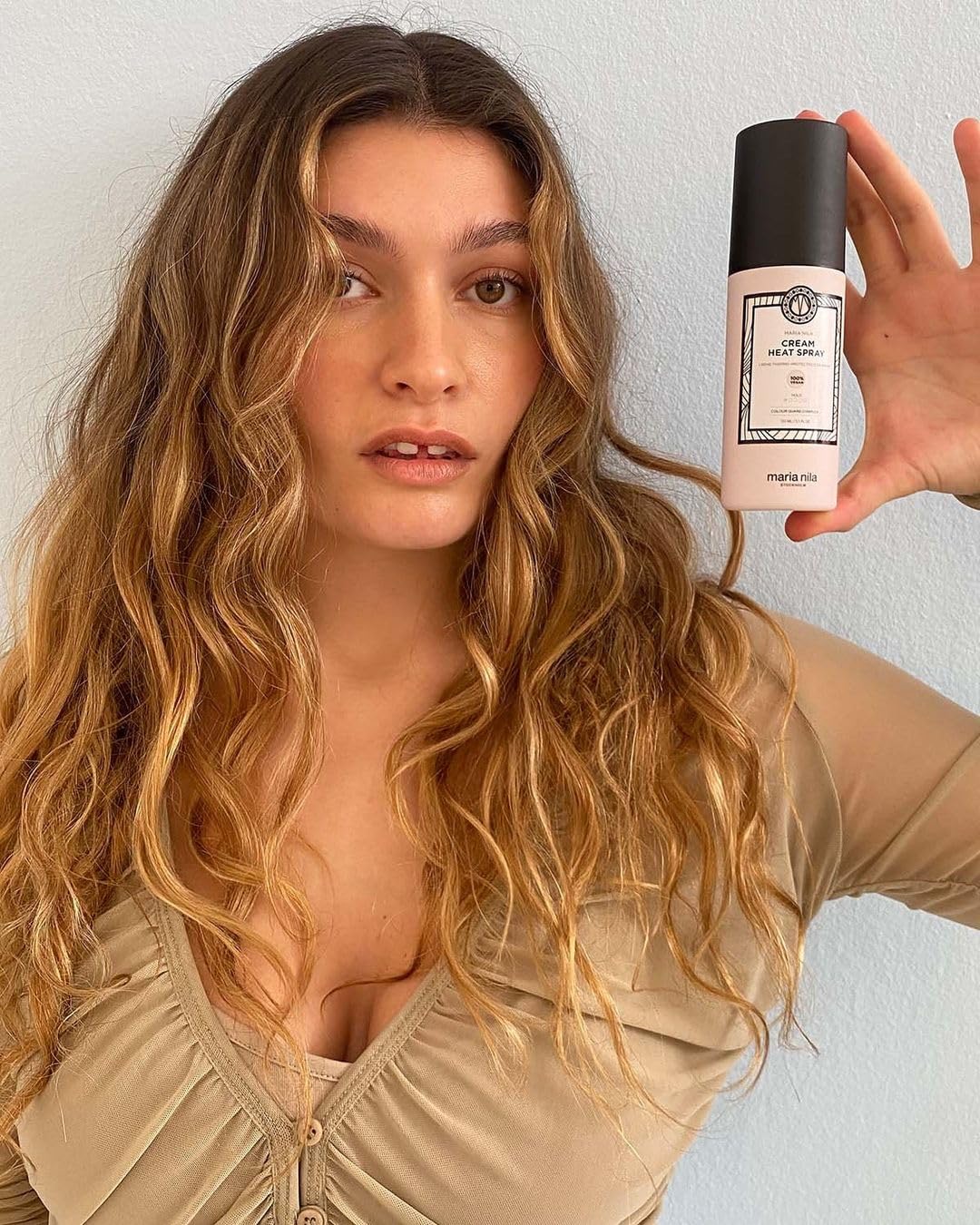 Maria Nila Cream Heat Spray, Rebuilds Damaged Hair, Adds Moisture & Prevents Split Ends, 100% Vegan & Sulfate/Paraben free, 5.1 Fl Oz - Image 4