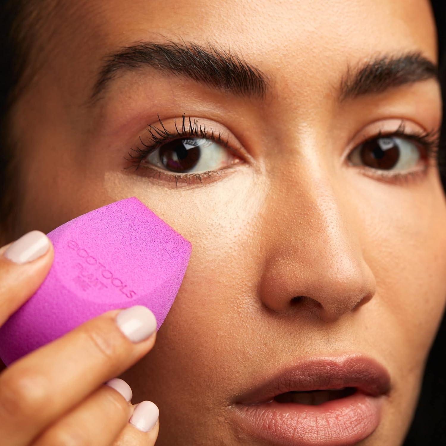 EcoTools Bioblender Makeup Sponge, Compostable Makeup Blender, For Liquid & Cream Foundation, Sustainable, Seamless Application, Eco-Friendly Beauty Sponge, Cruelty-Free & Latex Free, 1 Count - Image 6
