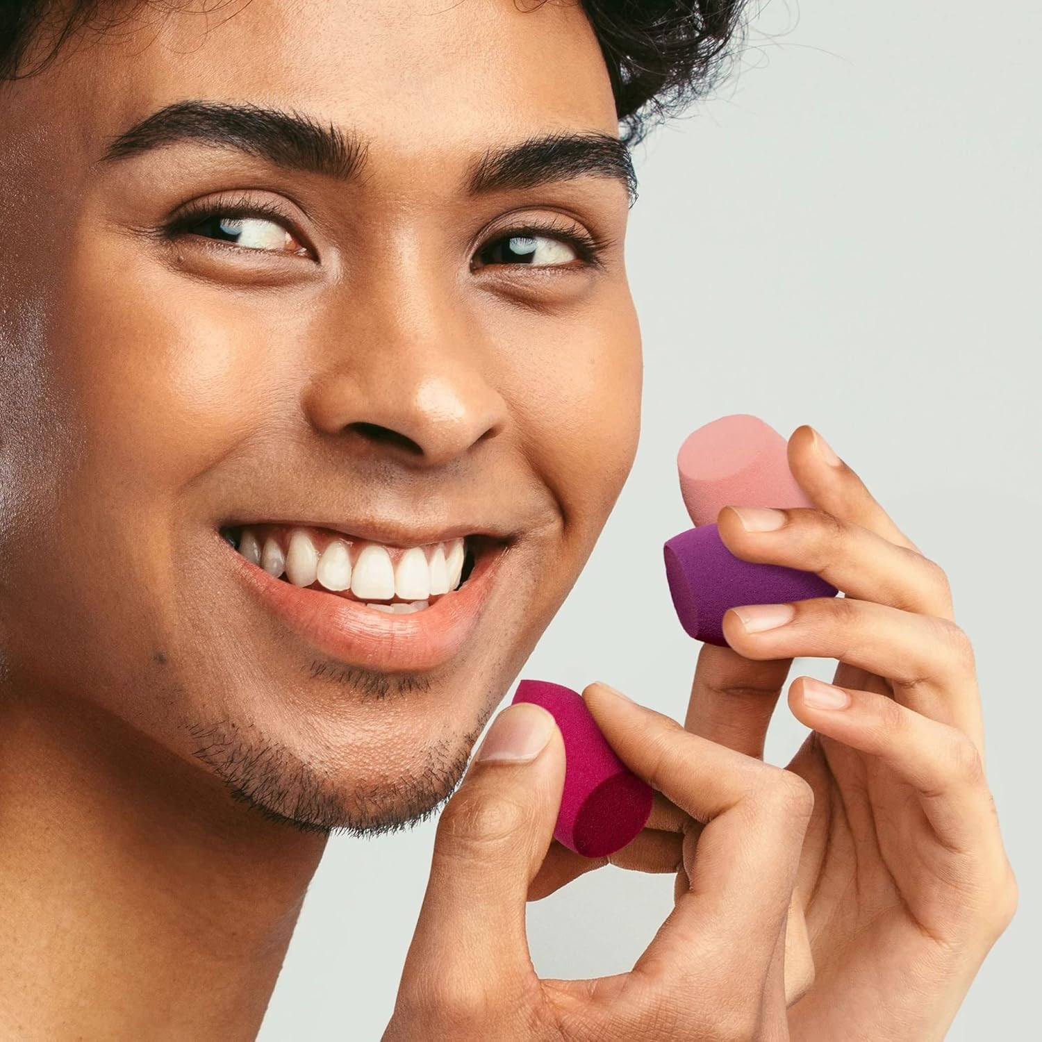 Real Techniques Mini Miracle Complexion Sponge 4 Pack, Small Makeup Blending Sponges, For Foundation & Concealer, Mini Size for Under Eyes & Touch-Ups, Travel Friendly, Natural Makeup, Latex-Free - Image 8