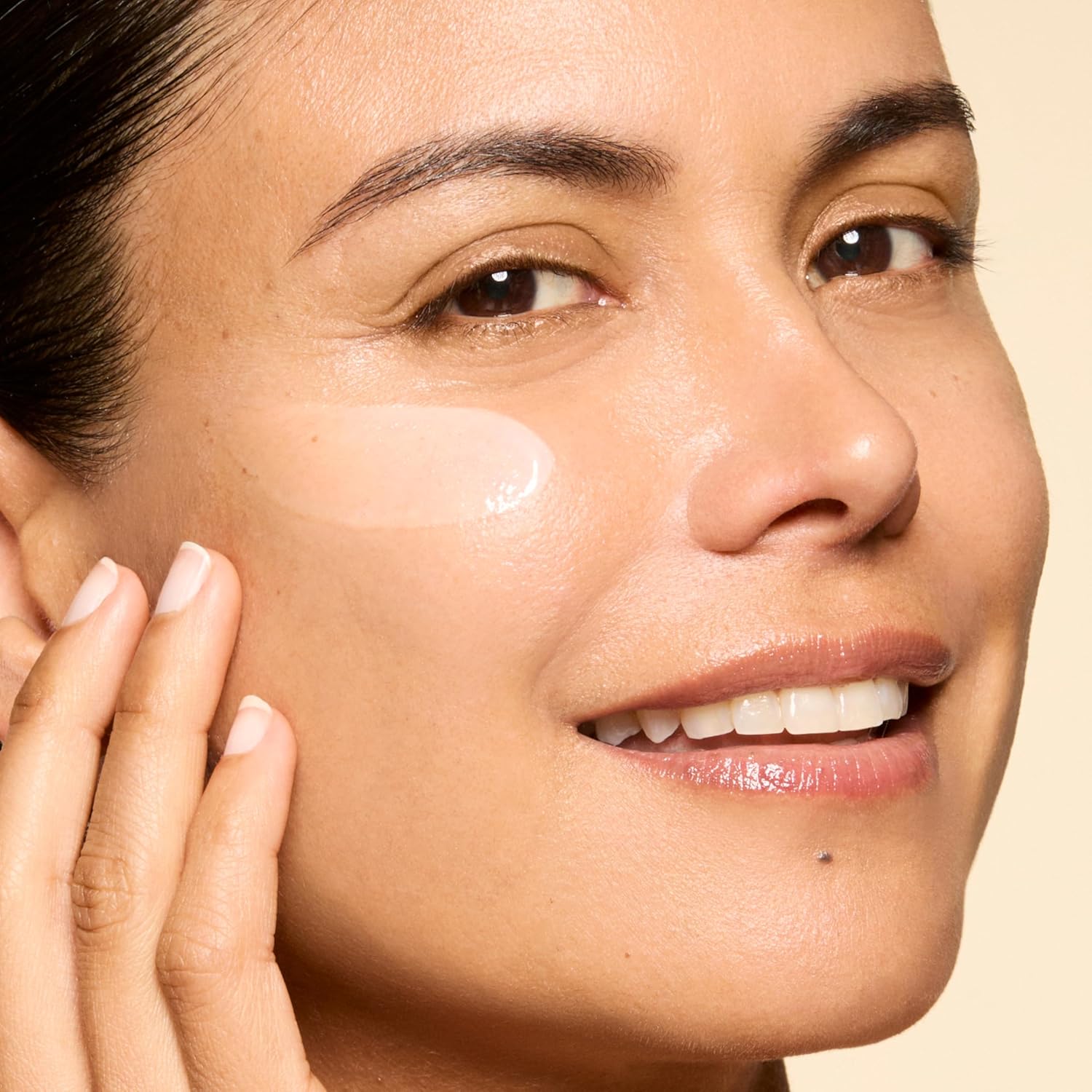 Honest Beauty Vitamin C Radiance Serum | Improves + Brightens Skin Tone and Complexion | Gentle for Sensitive Skin, Fragrance Free, Vegan | 1 fl oz - Image 8